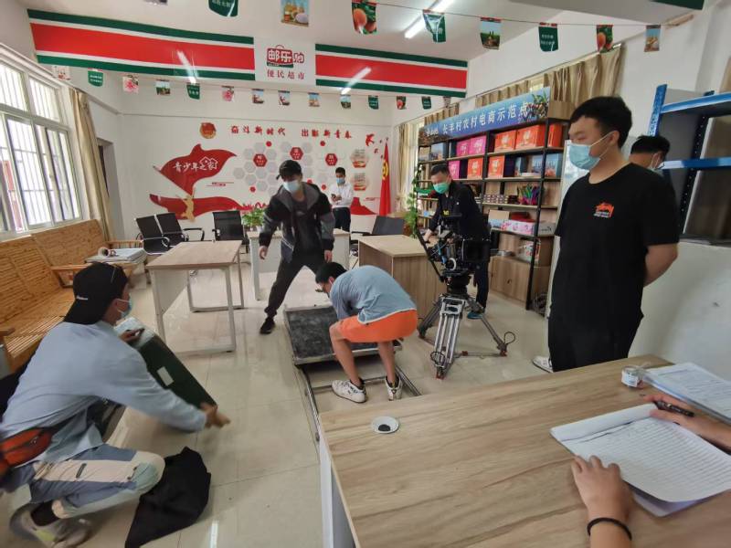 泸定县广告片拍摄公司：极简主义践行者，少即是多的视觉哲学